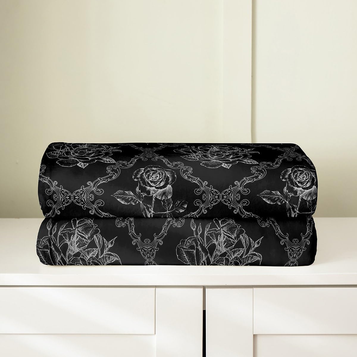 Feelyou Adults Gothic Fleece Throw Blanket Throw 50"x60" Vintage Rose Plush Blanket for Sofa Couch Black White Damask Fuzzy Blanket Luxury Floral Flower Fuzzy Blanket Room Decorations