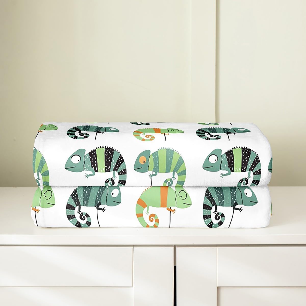Erosebridal Cartoon Chameleon Throw Blanket Twin 60x80 Inch for Bedroom Living Rooms Sofa Couch,Kawaii Tropical Animal Fleece Blanket,Kids Green Wildlife Bed Blanket,Cute Chameleon Flannel Blanket