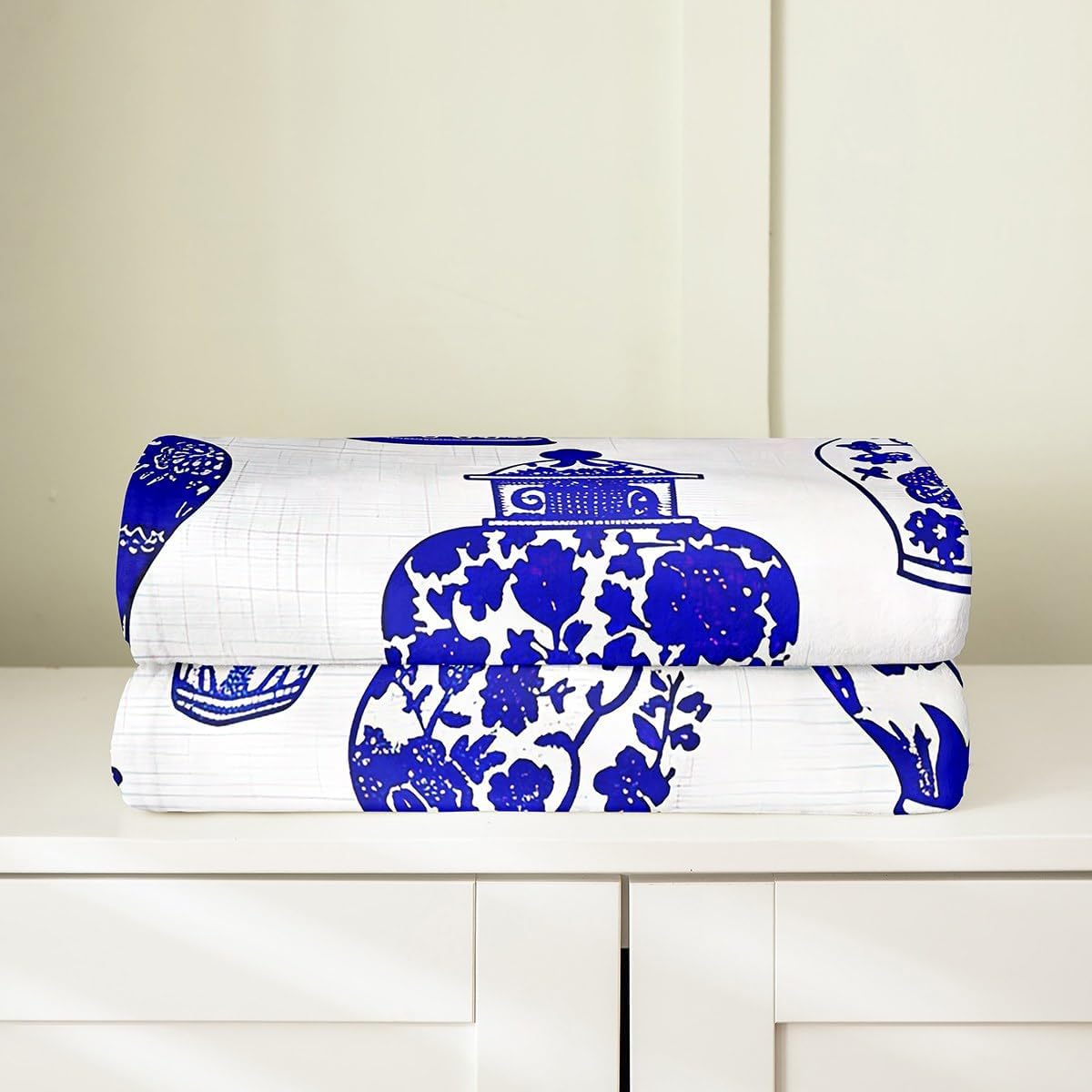 Erosebridal Blue and White Porcelain Blanket for Man Woman,Chinese Style Floral Throw Blanket Throw 50x60 Inch,Chinese Art Porcelain Bottles Print Fleece Blanket,Chinoiserie Decor Fuzzy Blanket