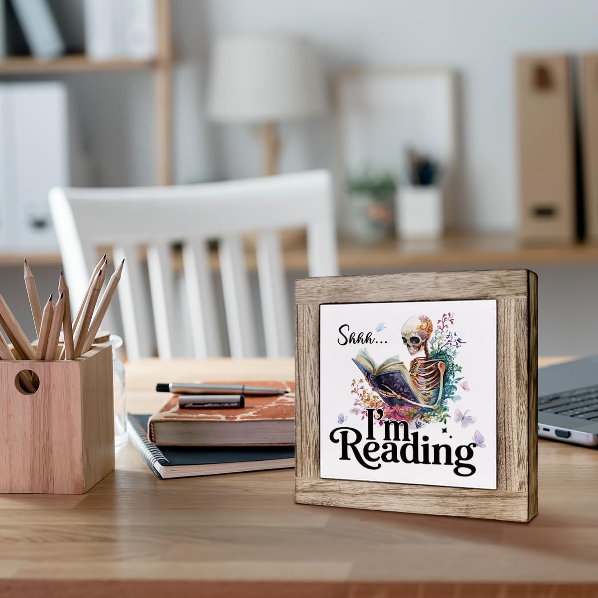 Library Quiet Wooden Sign, Shhh I'm Reading Sign, Nook Shelf Quiet Signs, Library Tabletop Decor, Classroom Book Desk Decoration, Rustic Wooden Tabletop Decor 5.9X5.9 Inches