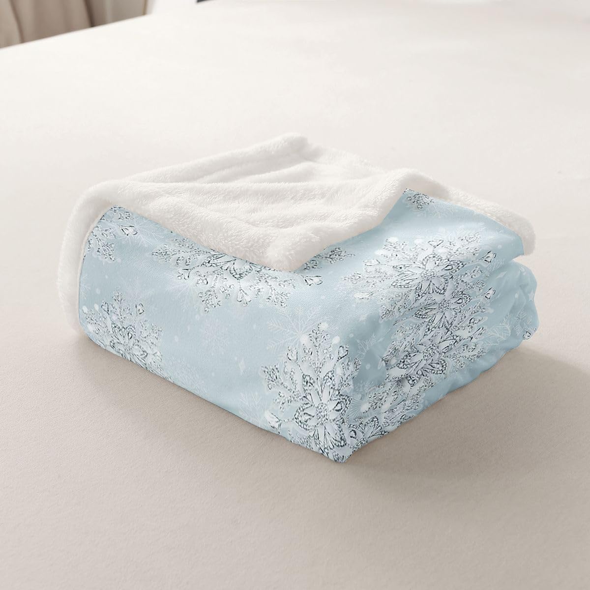 Feelyou Christmas Snowflake Sherpa Throw Blanket Throw 50"x60" Glitter Snowflake Fleece Throw Blanket for Kids Boys Girls Bedroom Decor Blue Xmas Plush Blanket Women Men Fuzzy Blanket
