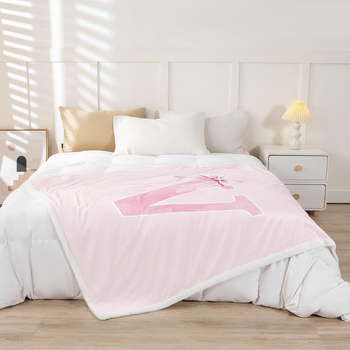 Erosebridal Monogrammed Bows Blanket Throw 50x60 for Girls,Coquette Trendy Initial V Plush Blanket Gifts for Women Daughter,Girly Pink Bowknot Fleece Blankets,Initial Personalized Preppy Decor(V)