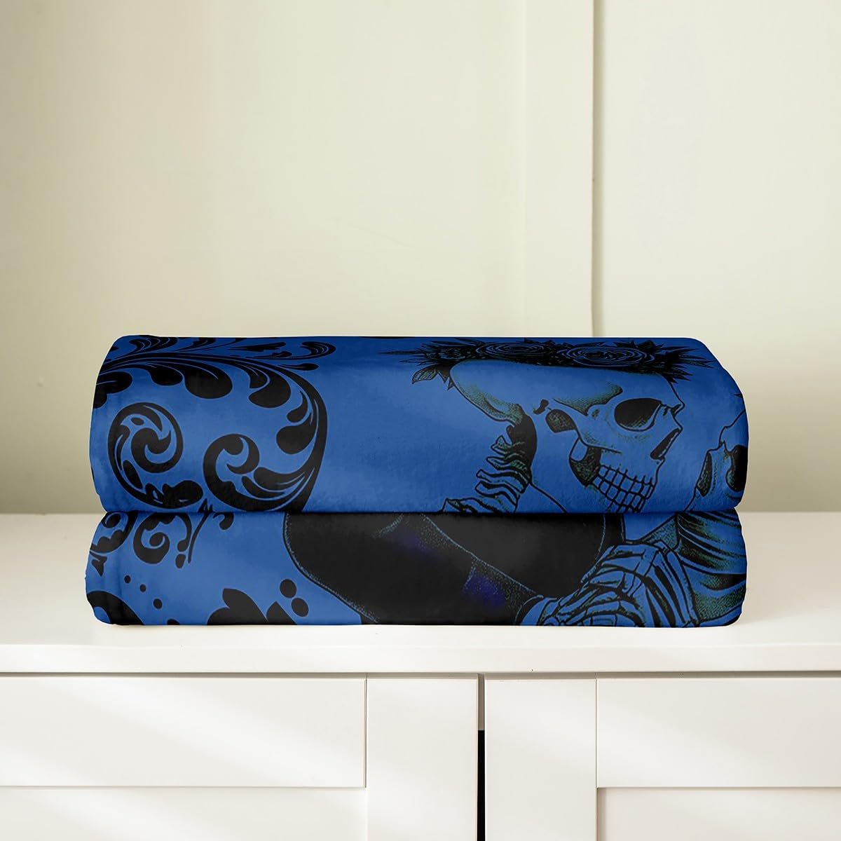 Erosebridal Couple Skull Blanket Throw 50X60 Vintage Goth Rose Floral Throw Blanket,Blue Black Damask Exotic Fleece Blanket Omantic Sweet Love Fuzzy Blanket Halloween Skeleton Gothic Bed Blanket