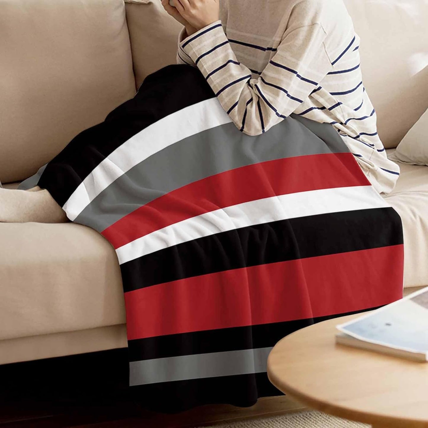 Red Black Stripes Throw Blanket, Geometric Striped Super Soft Warm Flannel Blankets for Bed Couch Sofa Lightweight Fluffy Plush Absract Bed Throws 50x60 Inch