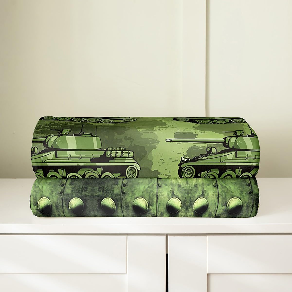 Feelyou Army Tank Fleece Throw Blanket,All Season War Theme Bed Blanket Military Theme Fuzzy Blanket for Bed Sofa Couch,Bedroom Decor Retro Green Camouflage Print Plush Blanket Throw 50"x60"