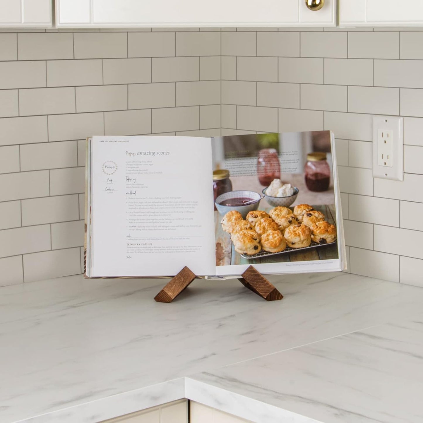 Cookbook Stand, Wooden Recipe Book Holder, Cook Book Stand for Kitchen Counter, Multifunctional Display, Kitchen Counter Decor - Brown
