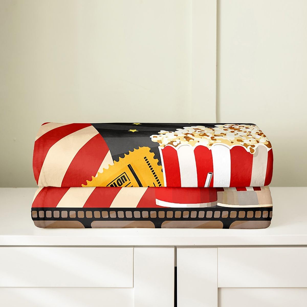 Feelyou Movie Theater All Season,Bed Blanket Cinema Poster Plush Throw Blanket, Popcorn Vintage Showing Flannel Fleece Blanket for Bedroom Decor Old Fashion Home Decor 40"x50"