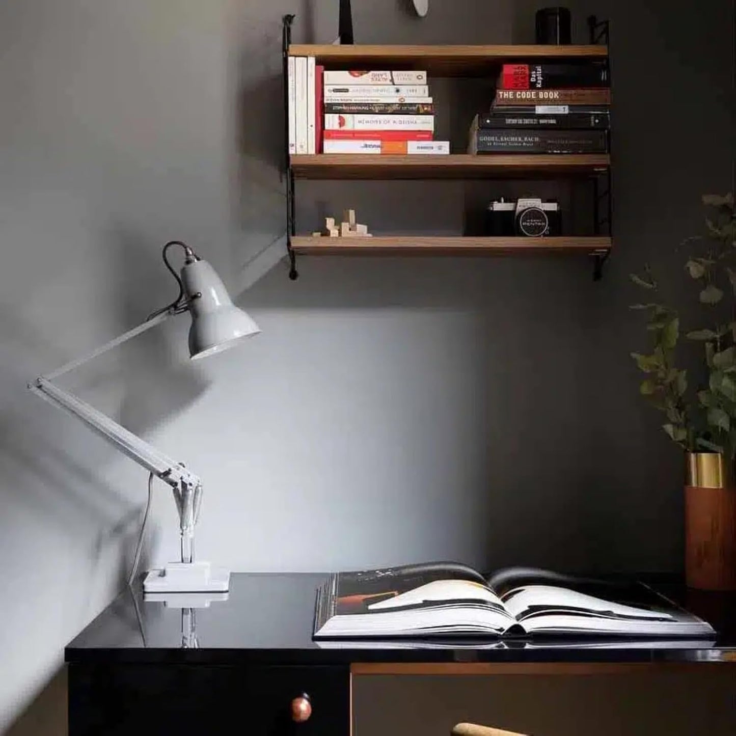 Anglepoise Original 1227 Desk Lamp | Gloss Paint Finish Cast Iron Base Aluminum Shade & Arms Steel Cover Chrome Plated Fittings Adjustable for Office Home Decor Bedroom Reading Lamp (Linen White)