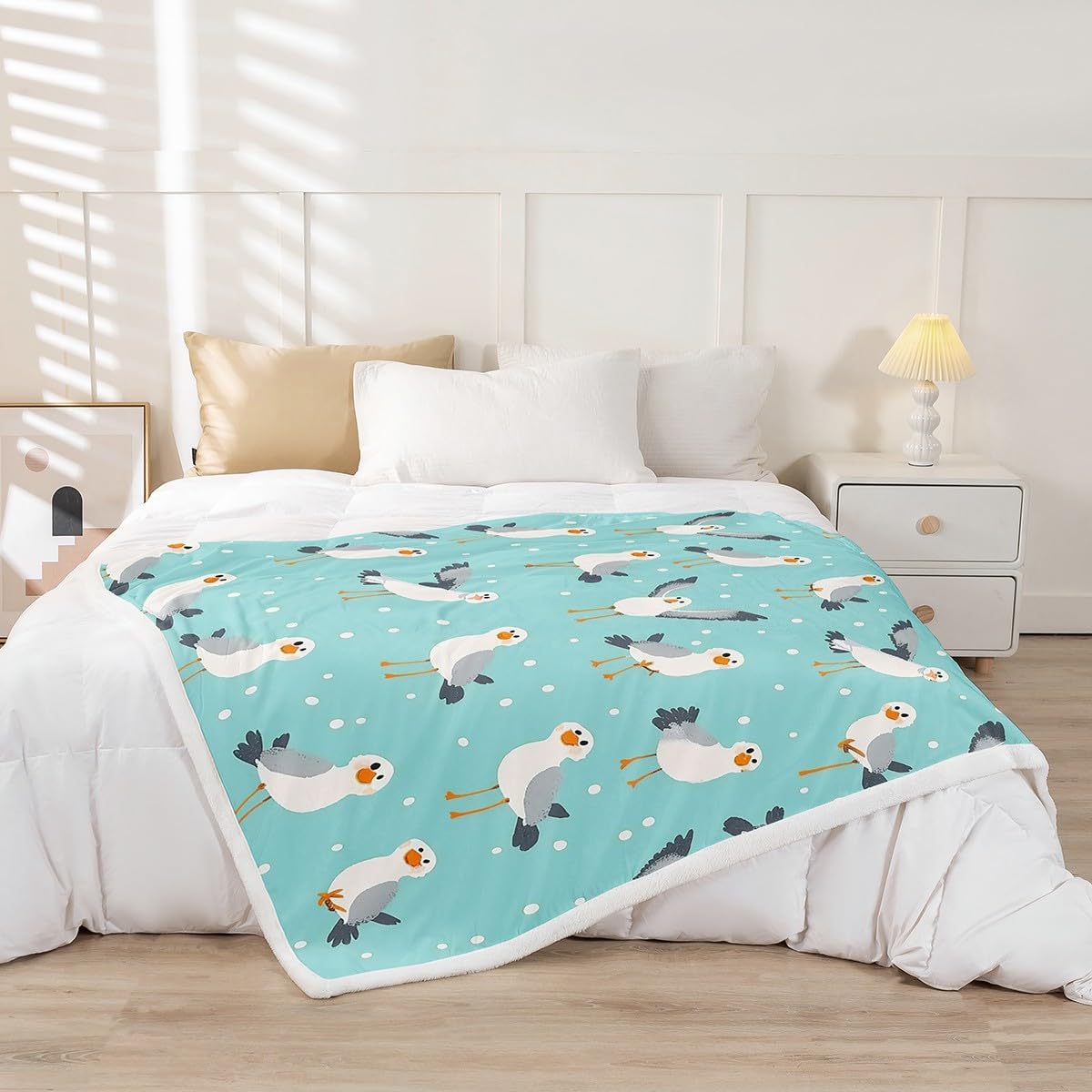 Feelyou Kids Seagull Throw Blanket Cute Ocean Animal Sherpa Blanket for Girls Boys Bedroom Teal Blue Marine Sea Bird Decor Fleece Blanket White Polka Dots Fuzzy Plush Blanket Throw 50"x60"