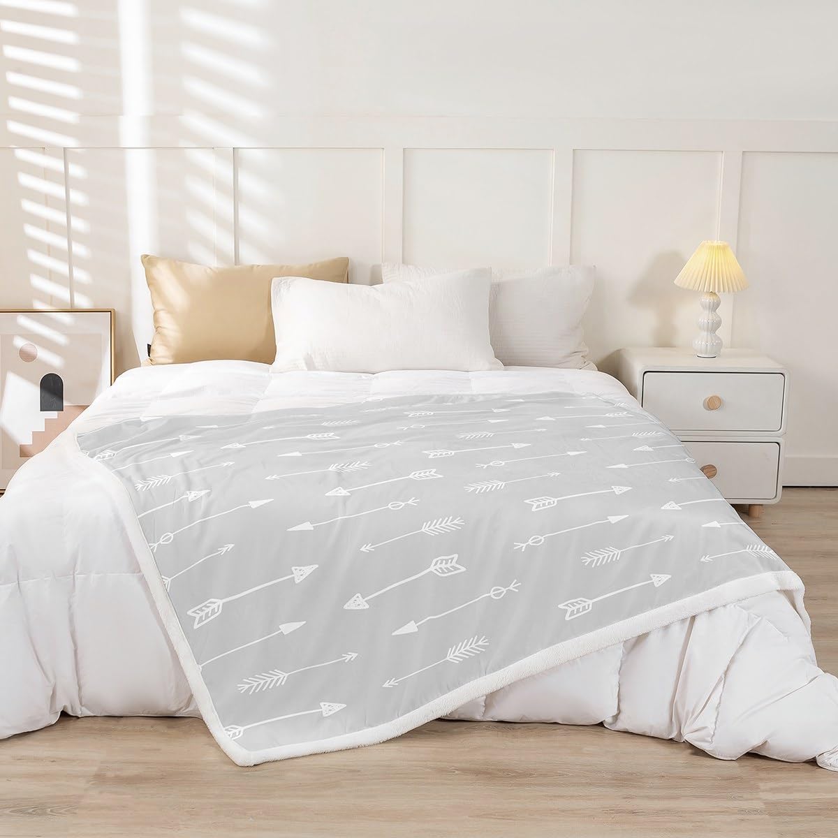 Erosebridal Arrows Fleece Throw Blanket Throw 50"x60" Geometric Plush Sherpa Blanket for Kids Boys Girls Southwestern Tribal Rustic Abstract Retro Vintage Grey White Bedroom Decor