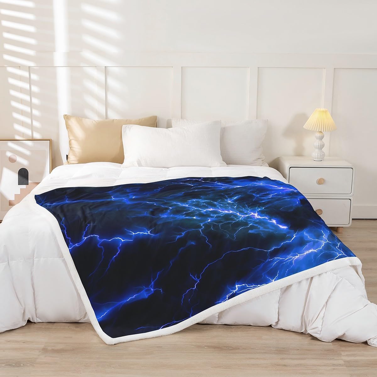 Manfei Blue Lightning Kids Throw Blanket,Light Natural Disaster Rustic Bed Blanket for Girls Boys,Modern Abstract Nature Black Chic Fuzzy Blanket,Twin Size (60 x 80 Inches)