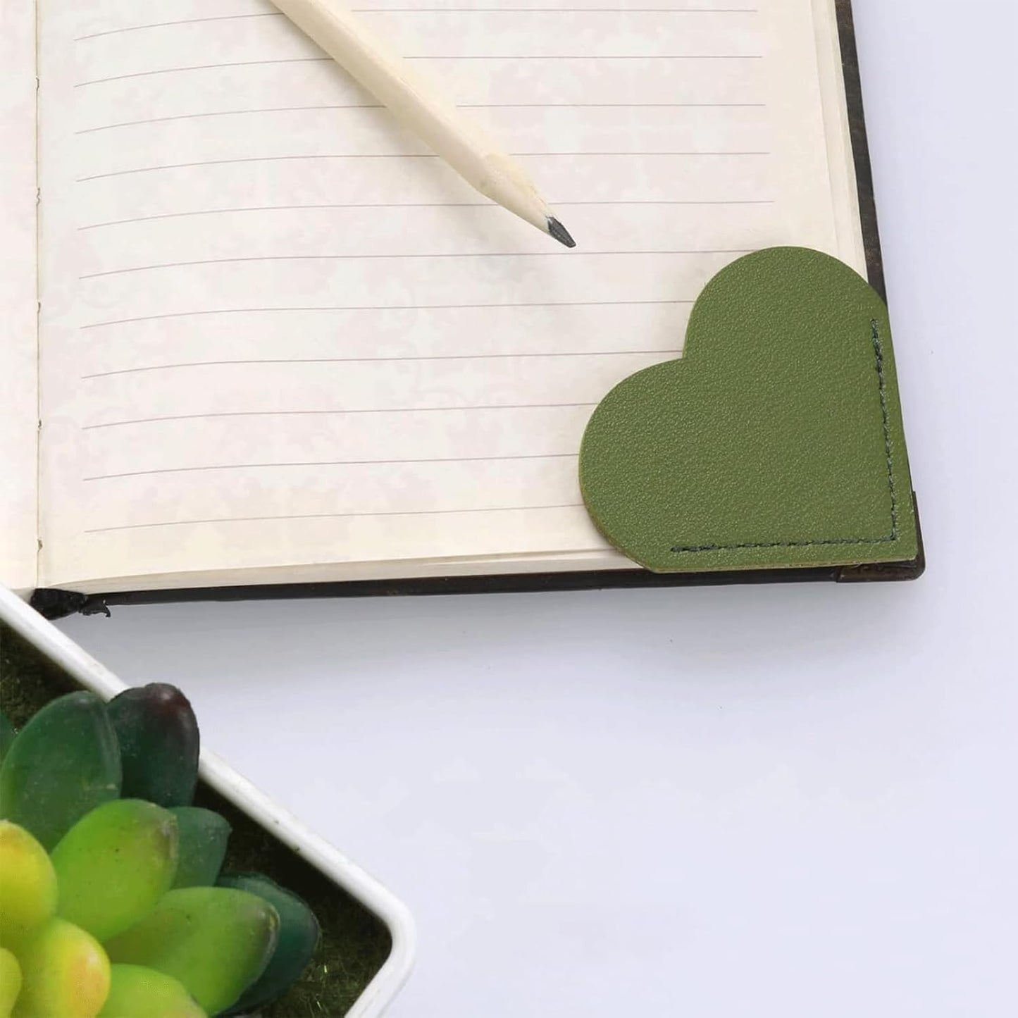 Leather Heart Bookmarks, Corner Page Clips for Women & Girls, Cute Handmade Book Accessories, Perfect Reading Gift for Book Lovers & Kids