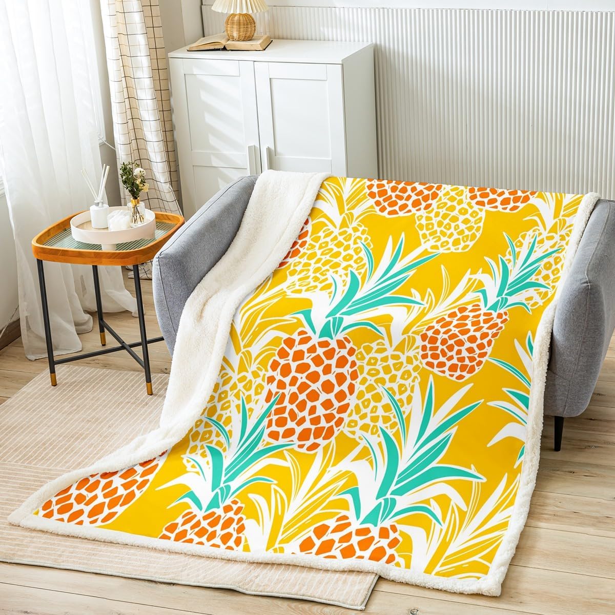 Feelyou Pineapple Sherpa Blanket Tropical Fruit Print Throw Blanket for Couch Chair Sofa Women Fresh Pineapple Pattern Decor Fleece Blanket Orange Cartoon Design Warm Plush Blanket Twin 60"x80"