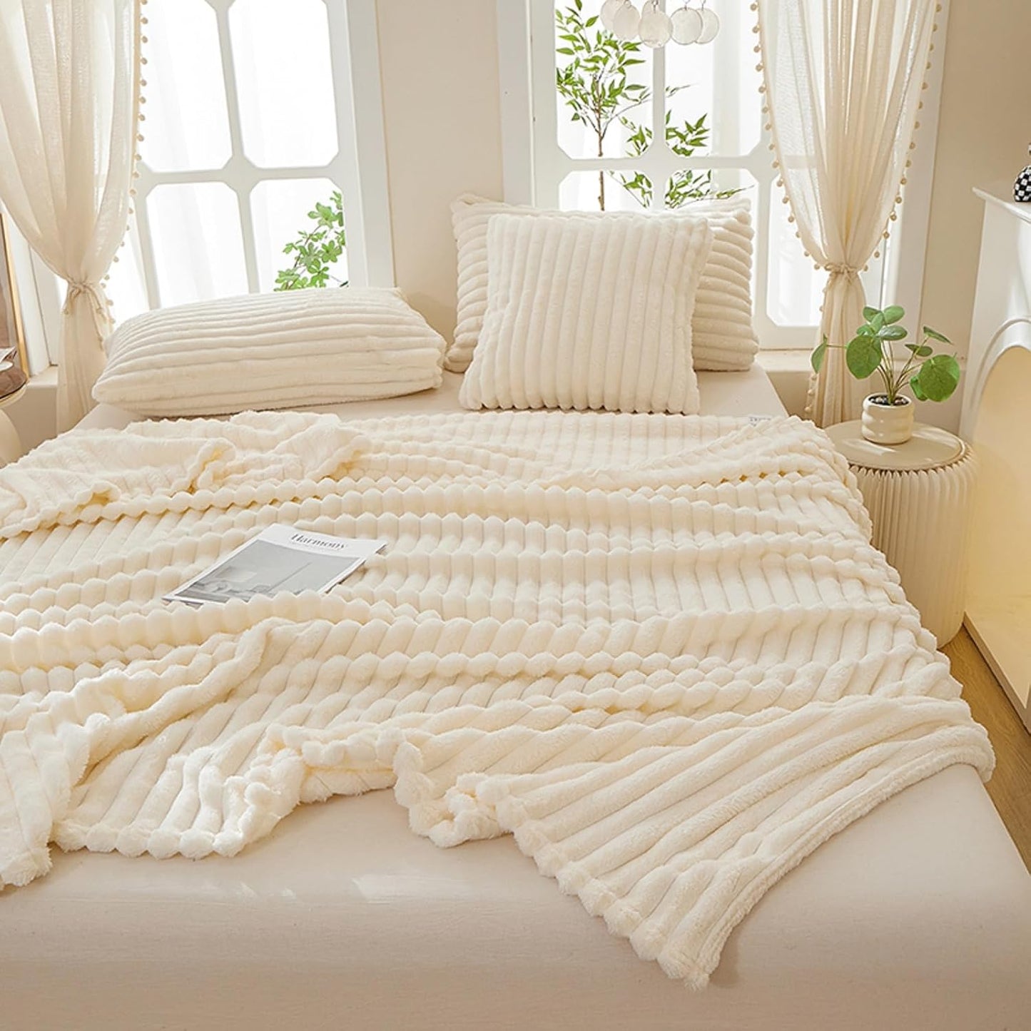 Plush 3D Stripe Fleece Throw Blanket for Couch, Ultra Soft & Warm All-Season Comfort, Lightweight Cozy Throws for Sofa Bed Dorm, for Women Girls (Off White, Twin（60 * 80in）)