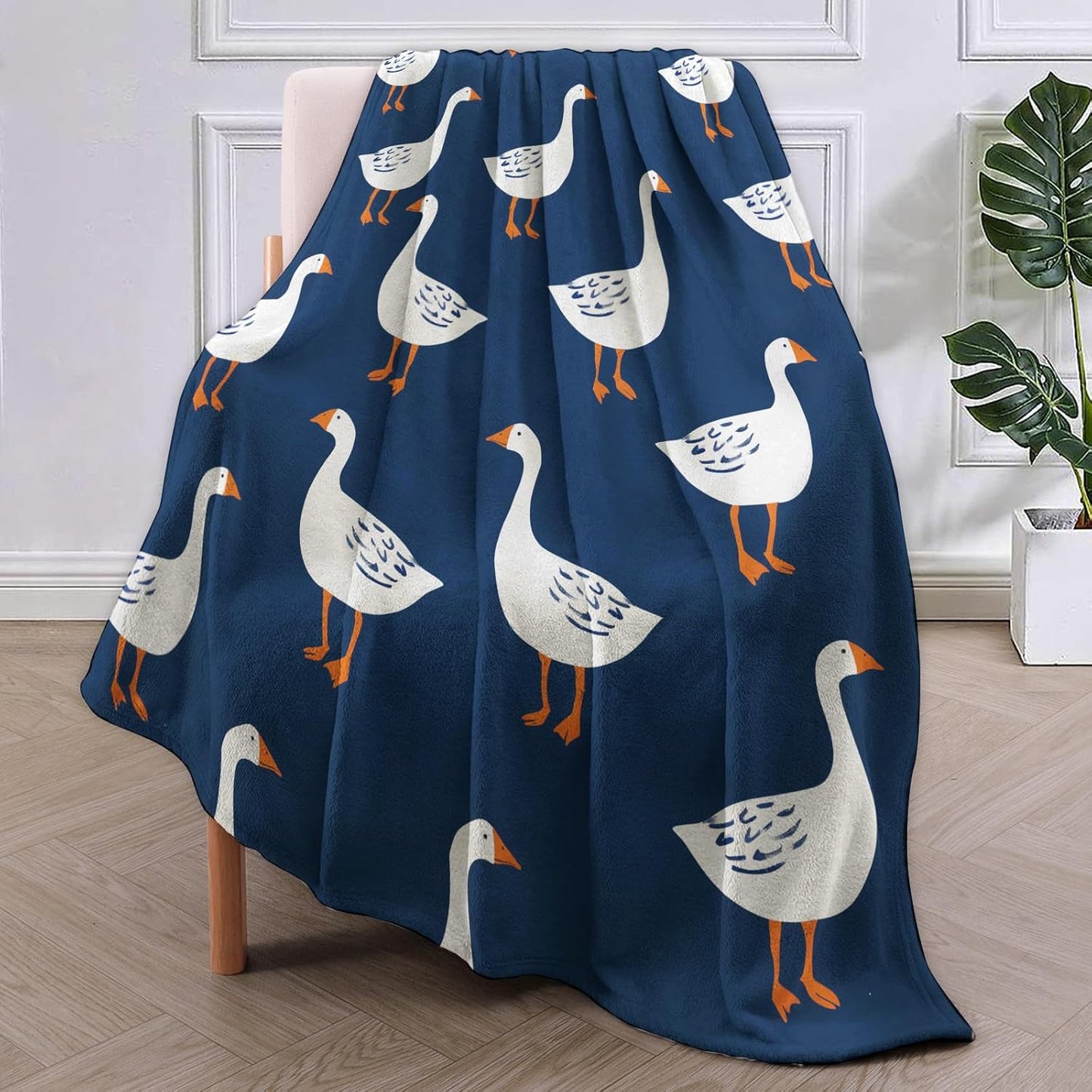 Goose Fleece Blanket Gifts for Kids and Adults, Cute Animal Cozy Throw Blankets, Soft Warm Plush Goose Blanket with White Geese Pattern for Home Decor, 50x60 inches