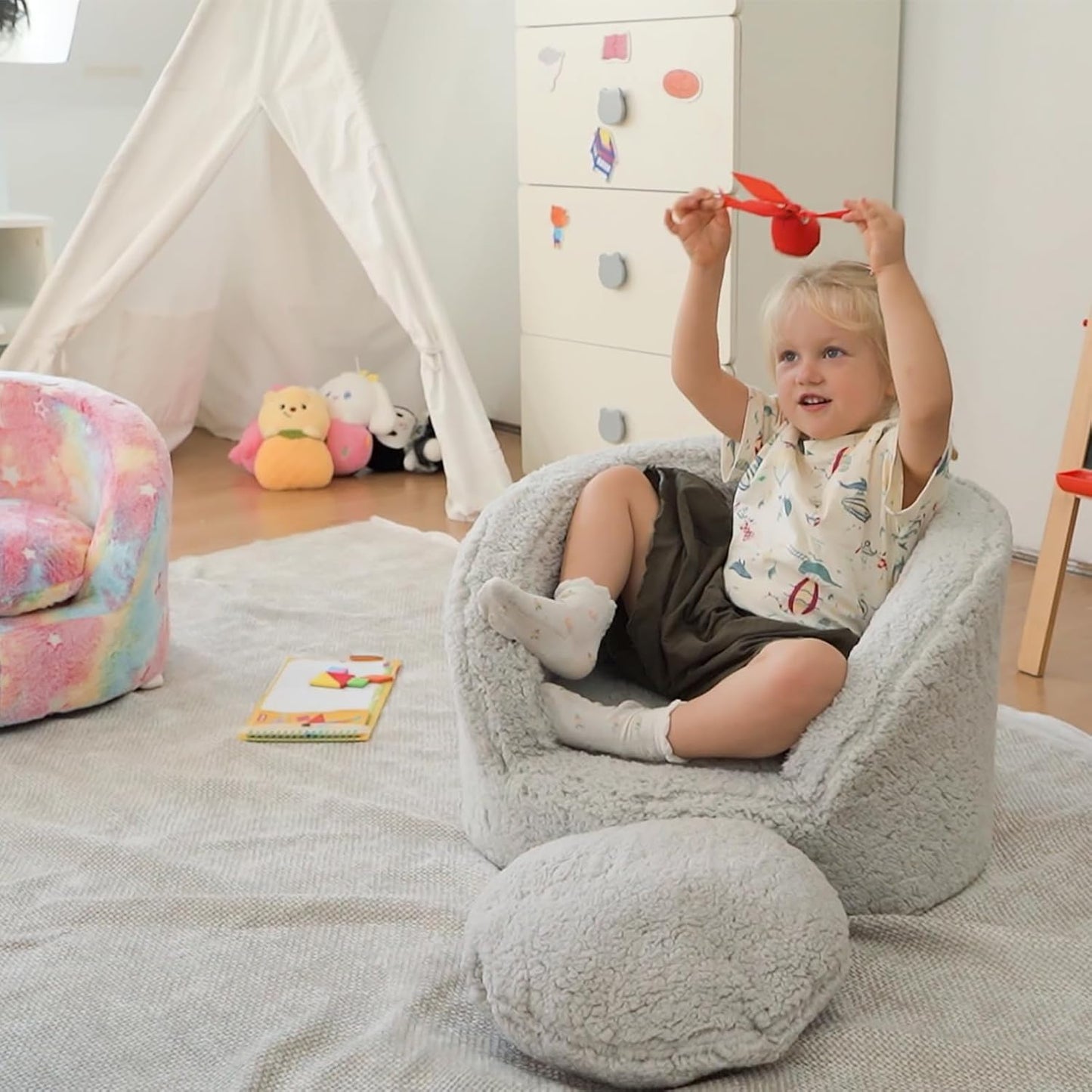ALIMORDEN Snug-Arch Toddler Couch, Comfy Foam Baby Chair, Ergonomic Toddler Chair with a Snug Embrace Design for Boys and Girls, Light Grey