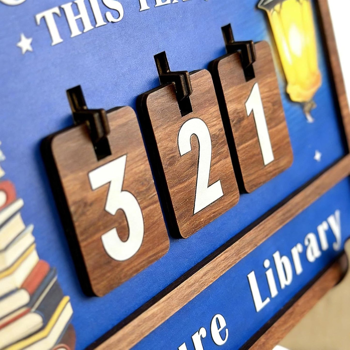 Books Read Counter, Wooden Reading Challenge Sign, 20x15cm Changeable Number Plates for Students, Pine Wood with Lantern and Book Pattern, Educational Decor Accessory with Adjustable Display