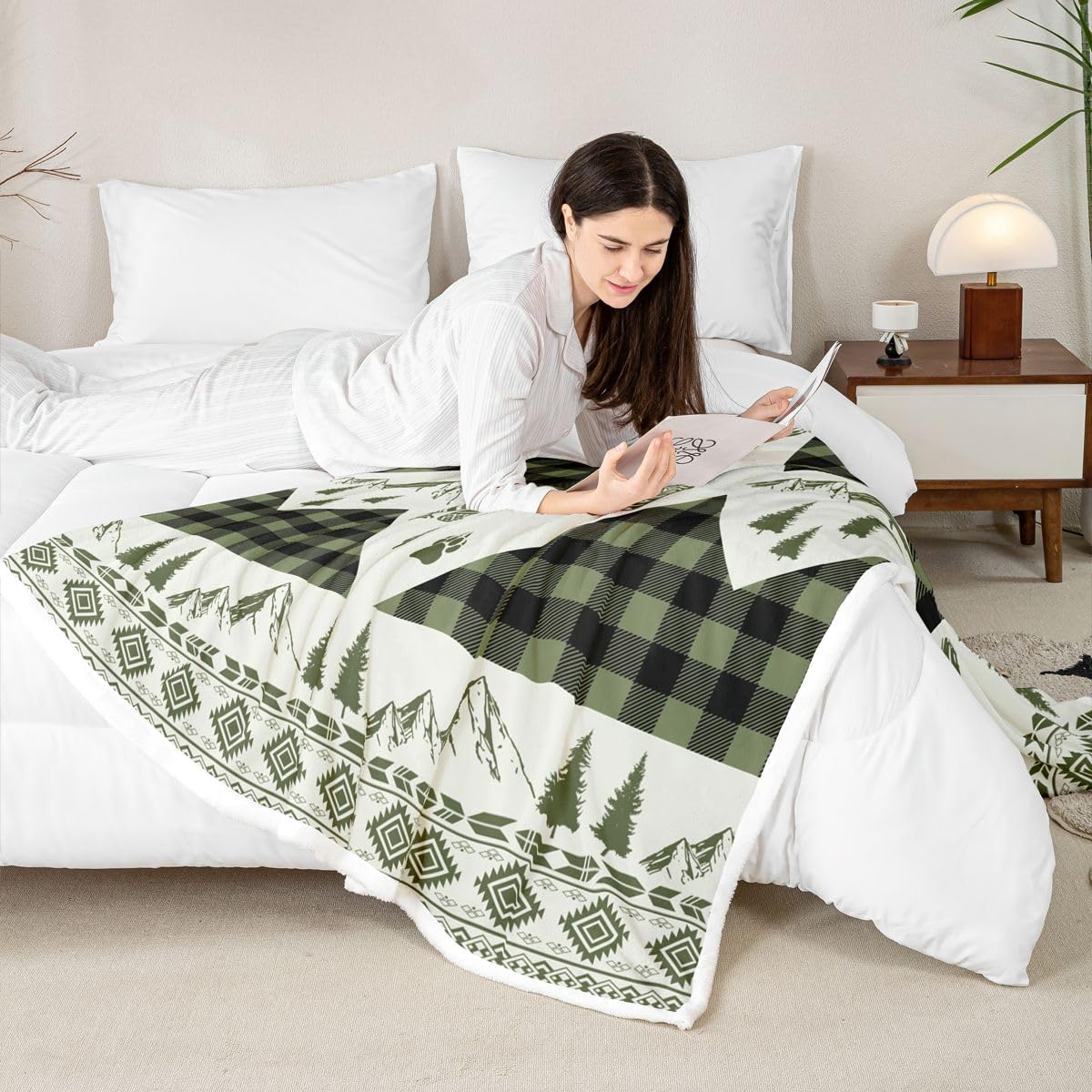 Feelyou Bear Sherpa Throw Blanket for Couch Rustic Cabin Country Super Soft Cozy Fleece Green Plaid Blanket for Winter, Plush Throw Baby 30"x40" All Season