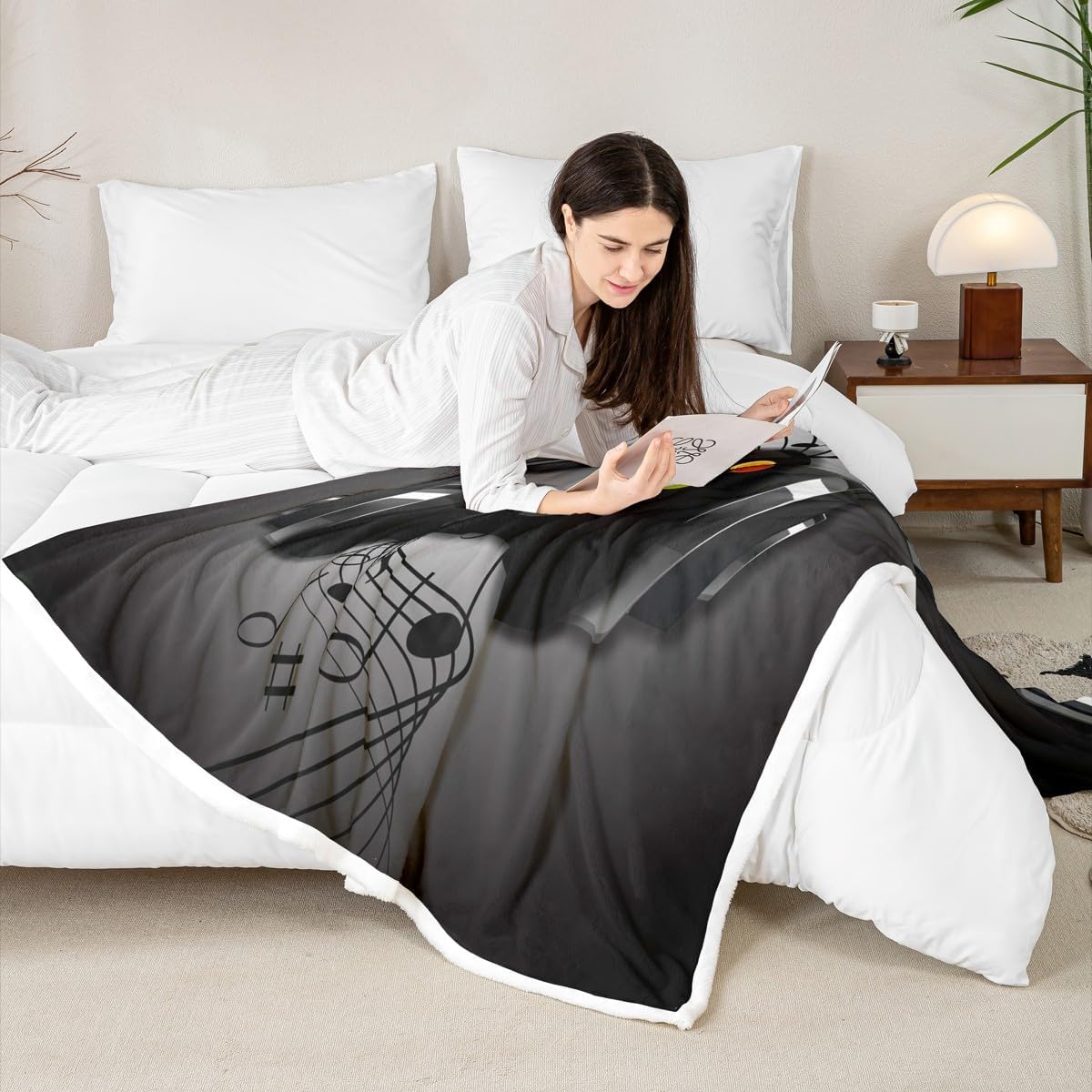 Gamepad Fleece Throw Blanket Video Game Blanket Game Controller Sherpa Blanket for Couch Sofa Chair Teens 90's Gamer Room Decor Soft Warm Fuzzy Plush Cozy Bed Blankets Music Headphone Throw 60"x80"