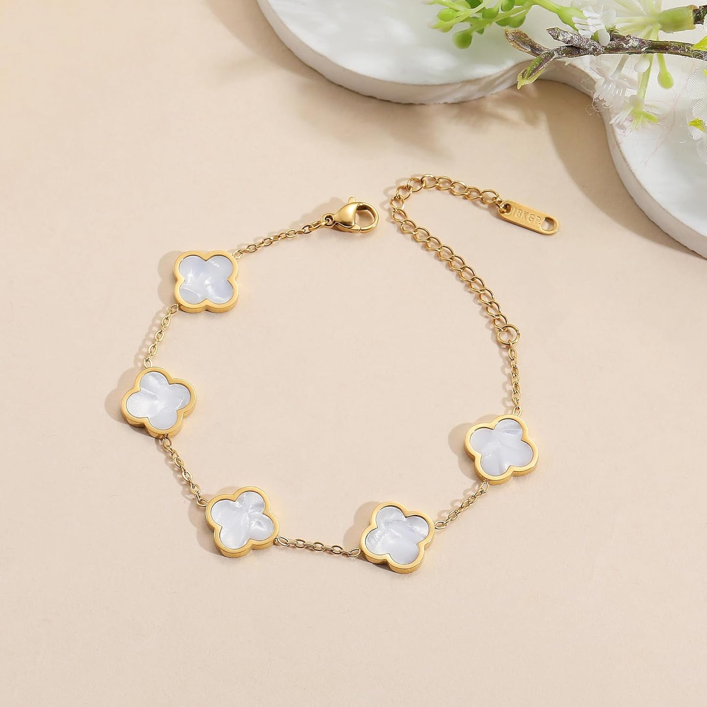 18K Gold Plated Clover Lucky Bracelet for Women White/Black/Red/Green Flower Four Leaf Link Bracelets Trendy Jewelry Gifts for Women