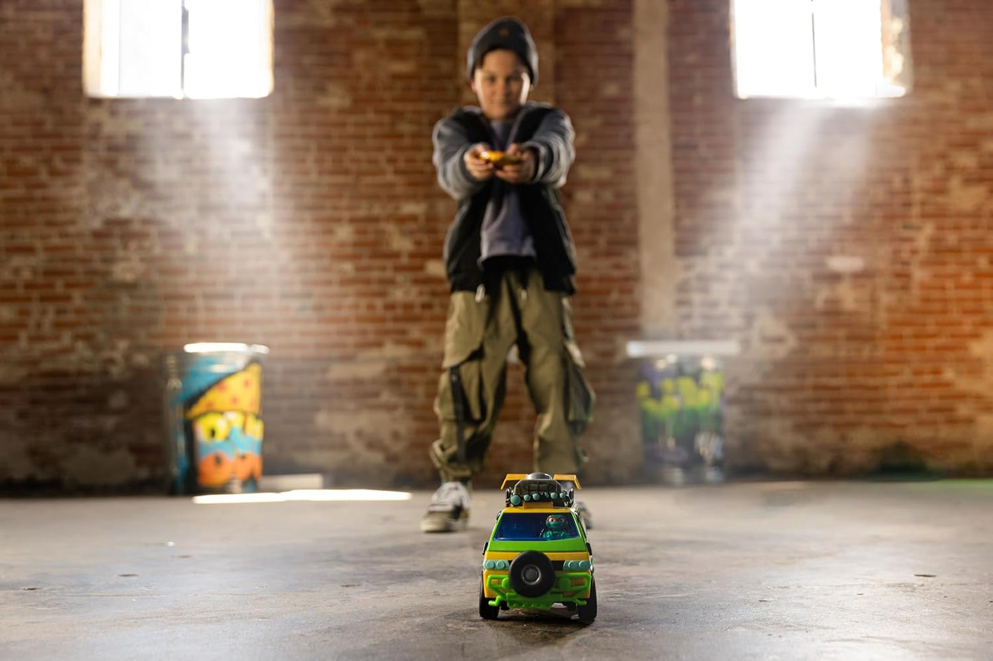 Teenage Mutant Ninja Turtles Toy, Pizza Blaster RC Vehicle with 6 Foam Pizza Launchers, TMNT Remote Control Toy for Kids, Mutant Mayhem, Ages 5+