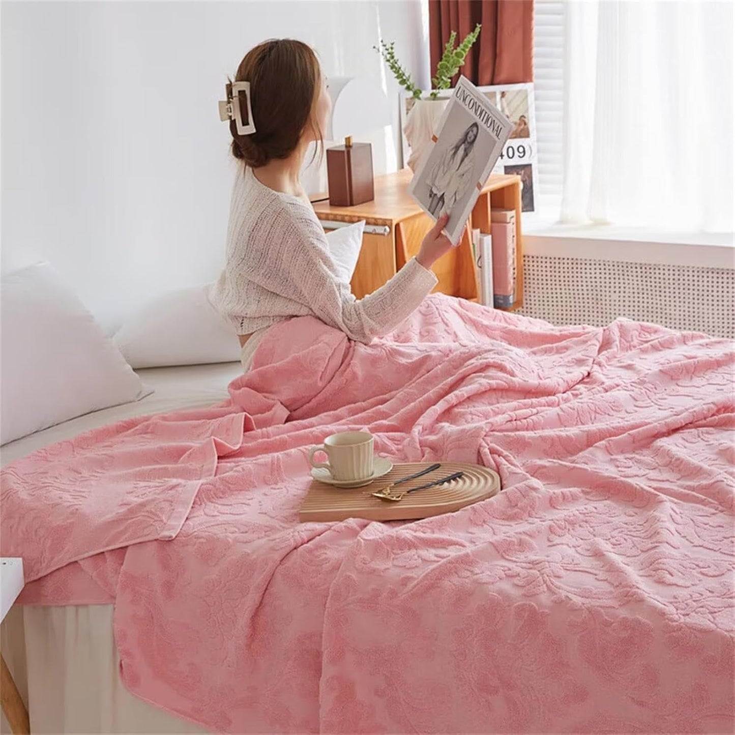 Solid Color Duvet Towel Blanket, Ultra Soft Comfy Cotton Carved Towel Blanket Keep Warm Durable Terry Terry Cloth for All Seasons Traveling or Camping Bedroom Decor(Pink,180x200cm/71x79inch)