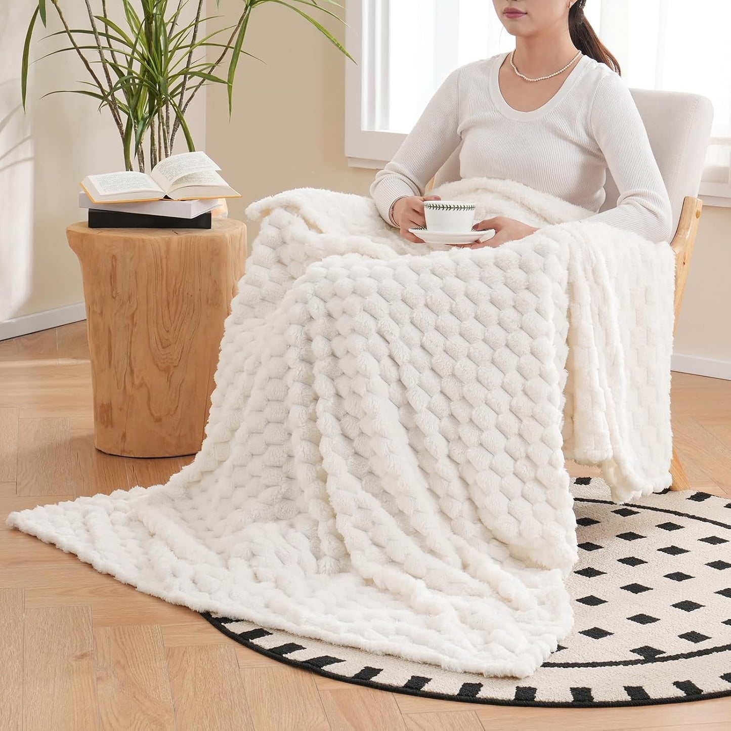 Vessia Flannel Fleece Throw Blanket, 3D Jacquard Cream Fuzzy and Warm Blanket for Couch, Sofa, Bed, 300GSM Super Soft Touch Cozy Home Decor for All Seasons (50x70 inches)