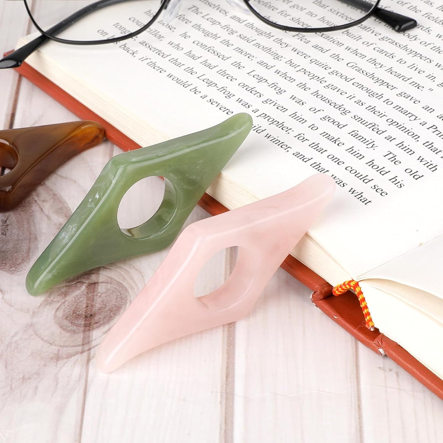 4 Pack Thumb Book Page Holder Personalized Resin Book Thumb Page Holders for Reading Lovers Bookmark Holder Book Reading Accessories Gift for Christmas, Thanksgiving Day, Classmate, Teachers