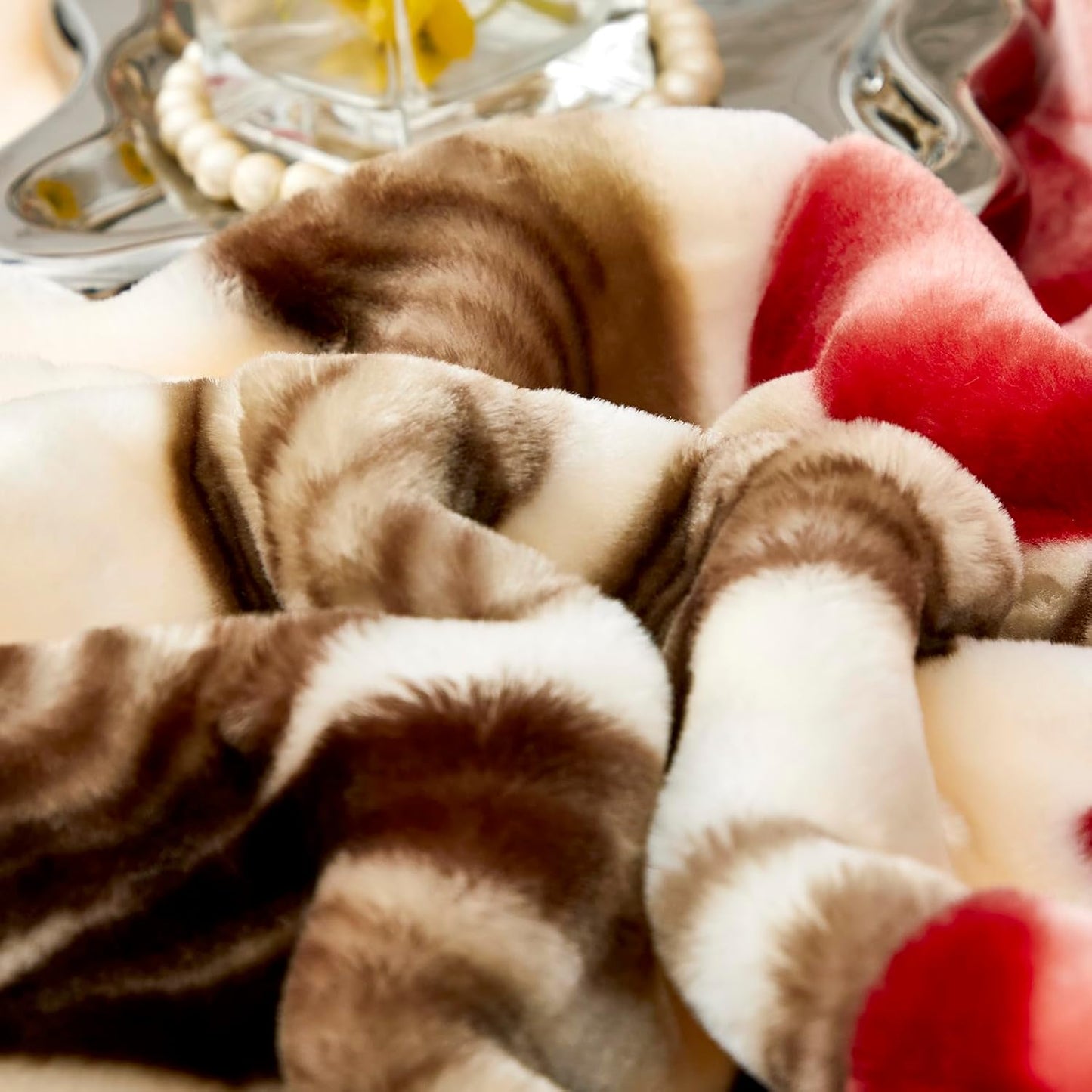 LGYKUMEG Mink Fleece Throw Blanket 55" × 75" - 2 Ply Reversible Silky Soft Plush Warm Blanket for Autumn Winter 5.5 Lb /2.5kg.