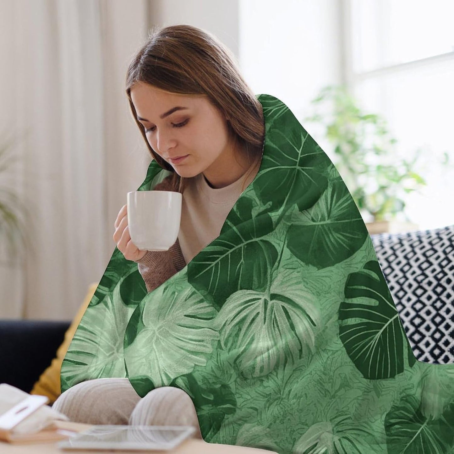 Green Tropical Leaves Throw Blanket for Couch Super Soft Warm Lightweight Throw Blankets Cozy Flannel Bed Blanket Cute Decorative Blankets for All Seasons Home Decor Gift 50"*60"（130 * 150cm）