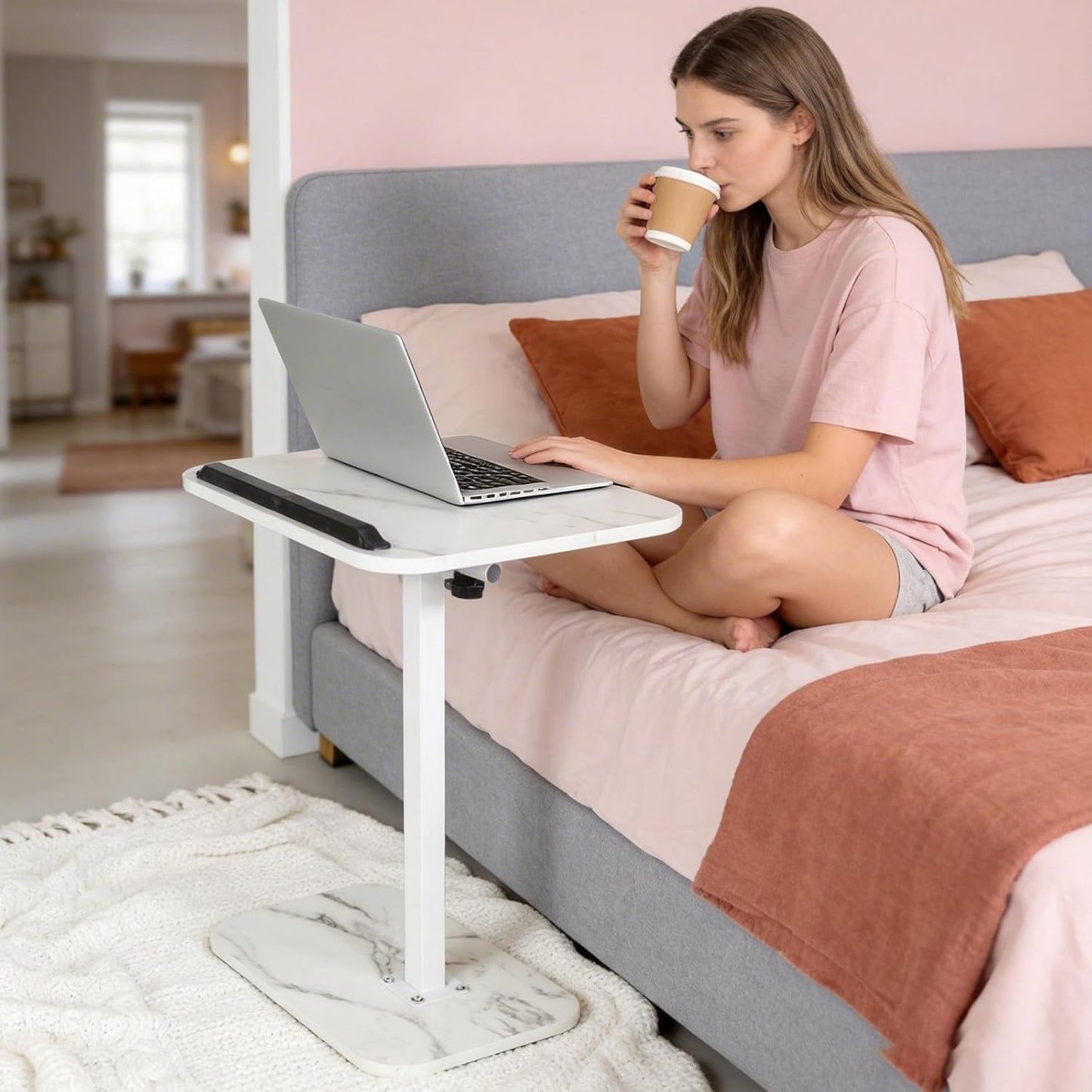 ShellKingdom Sofa Armrest Tray Table, C Shaped End Table for Small Spaces, Adjustable Height Small Side Table for Living Room, Bedroom, Home, Office (White Marble)