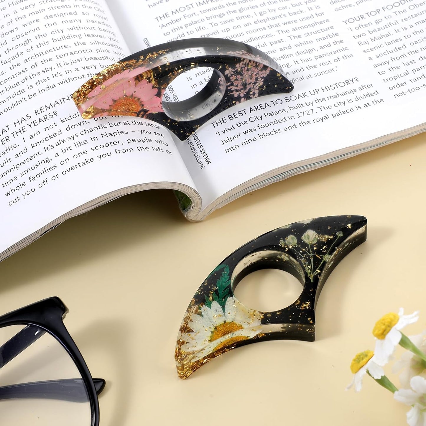cobee Dried Flower Book Holder, 2 Pcs Handmade Thumb Book Page Holder Resin Reading Accessories Ring Book Opener Floral Bookmark for Teachers Book Lovers(White,Black,Pink)