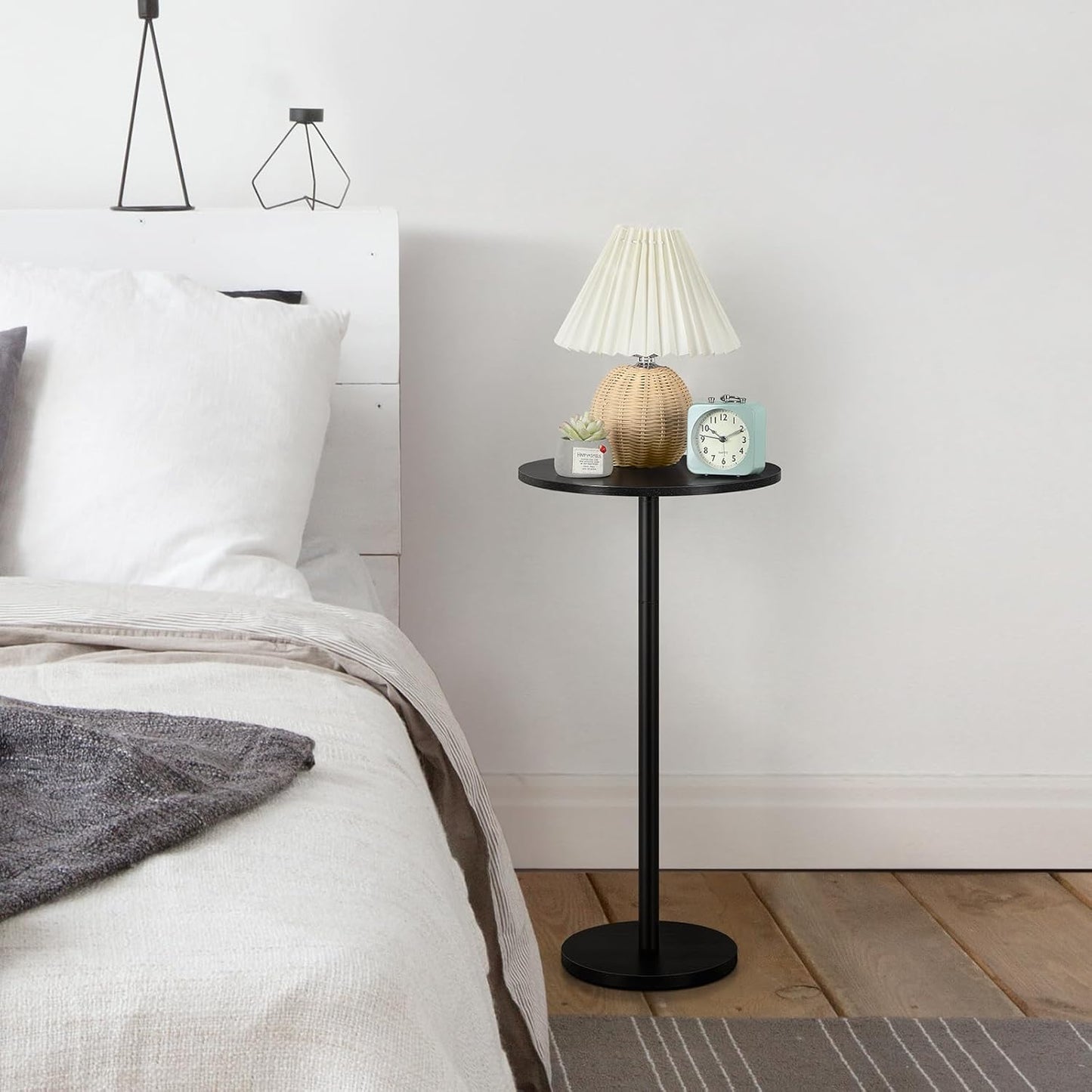 Vrisa Drink Table for Small Spaces Round Pedestal Small Modern Martini End Table Accent Side Table for Living Room, Bedroom, Sofa Couch Chair, Black