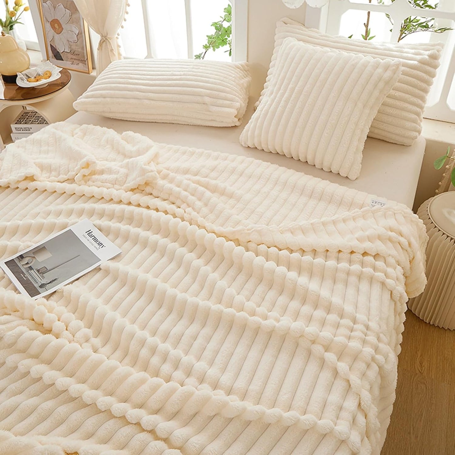 Plush 3D Stripe Fleece Throw Blanket for Couch, Ultra Soft & Warm All-Season Comfort, Lightweight Cozy Throws for Sofa Bed Dorm, for Women Girls (Off White, Twin（60 * 80in）)