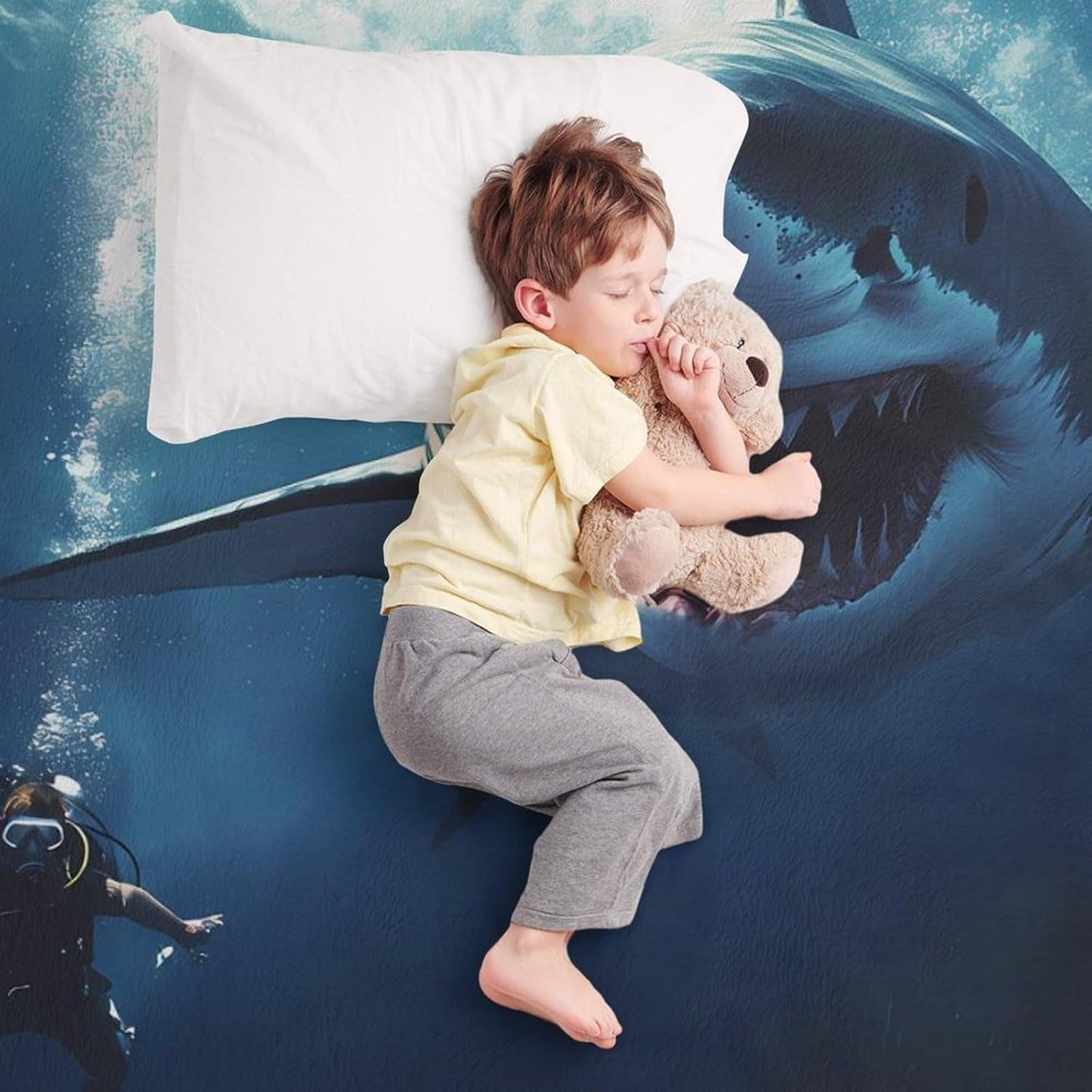 Shark Diver Throw Blanket for Couch Bed Plush Cozy Fuzzy Flannel Blanket for All Season 40"x60"