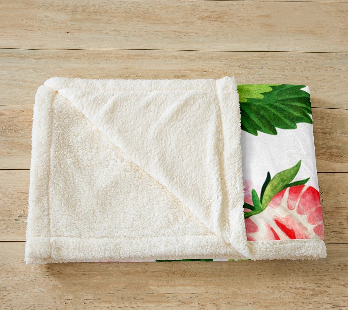Strawberry Bed Blanket Strawberry Truck Throw Blanket Lightweight Soft Cozy Luxury Red Fruit Fleece Blanket Farmhouse Flannel Blanket for Sofa Bedroom Office Travel All Season(Twin 60"x80")