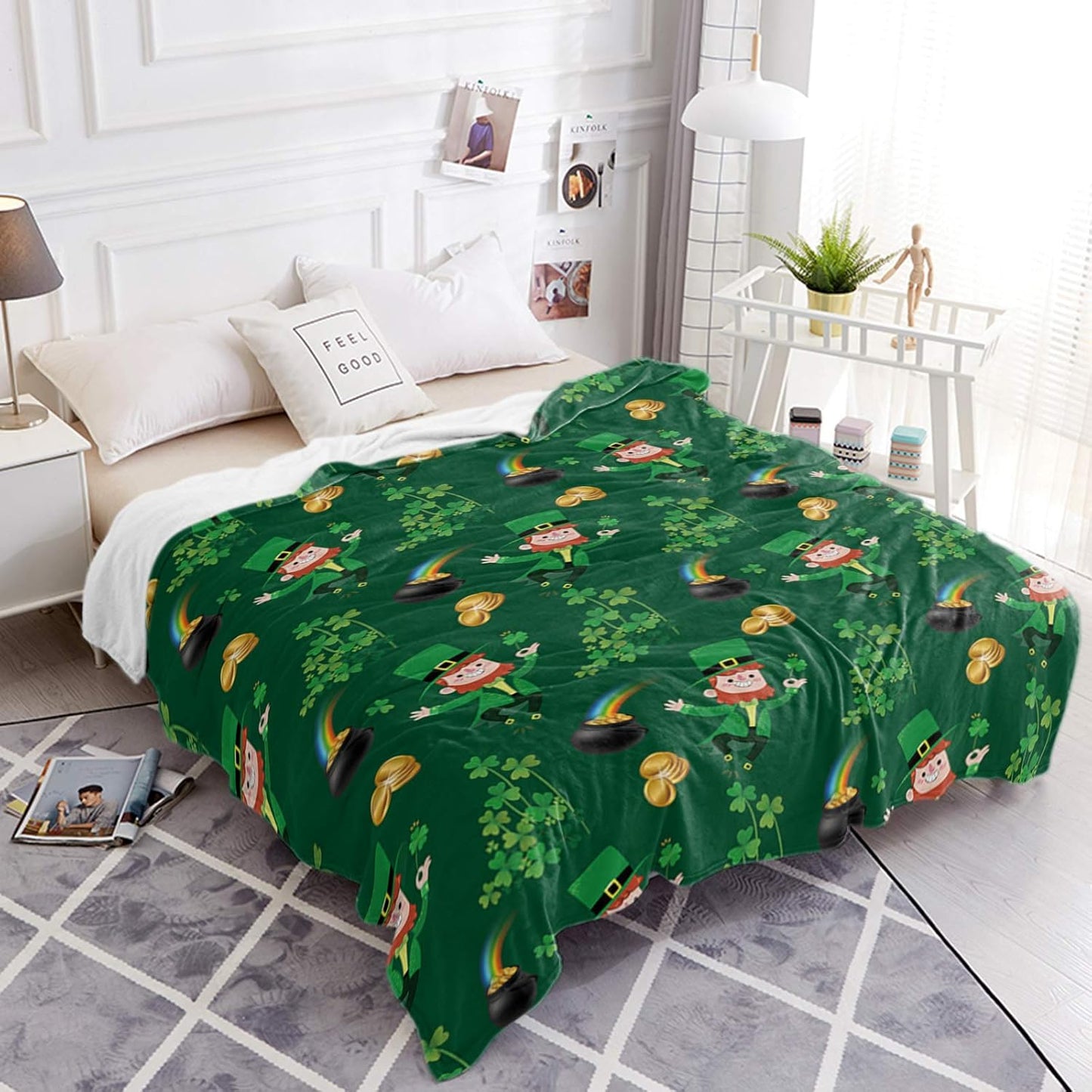 Chucoco St. Patrick's Day Leprechaun Men Throw Blankets Irish Lucky Clovers Gold Coins and Rainbow Fuzzy Soft Bed Cover Bedspread Lightweight Luxury Blanket for Couch Sofa Chair 40x50In