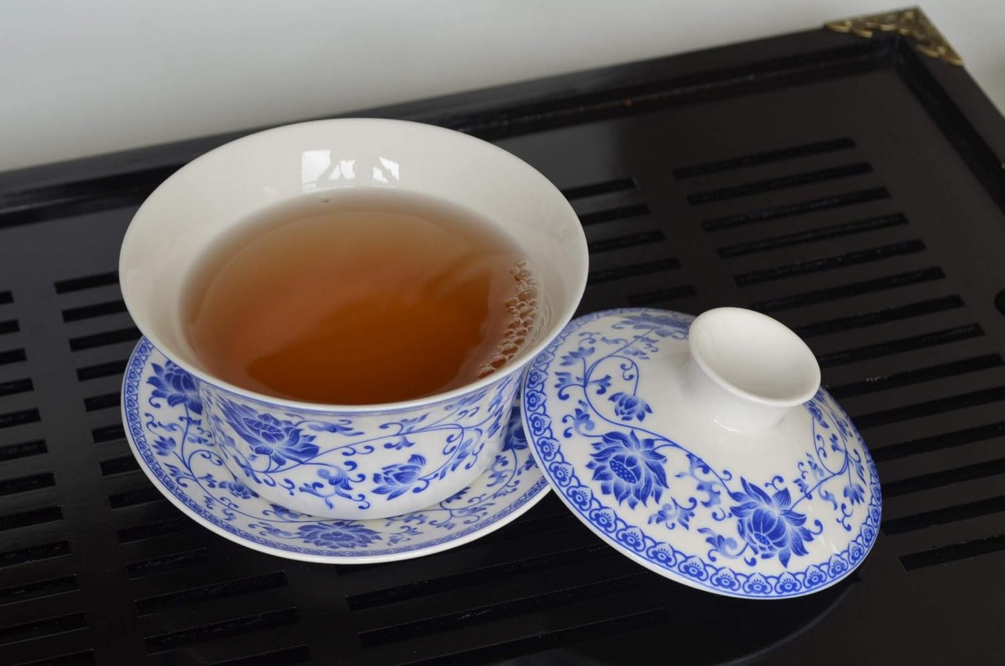 Liang baobao Traditional Gaiwan Tea Set with Lid and Saucer Blue Lotus Design Tea Cup Flower Porcelain Teacups 10oz