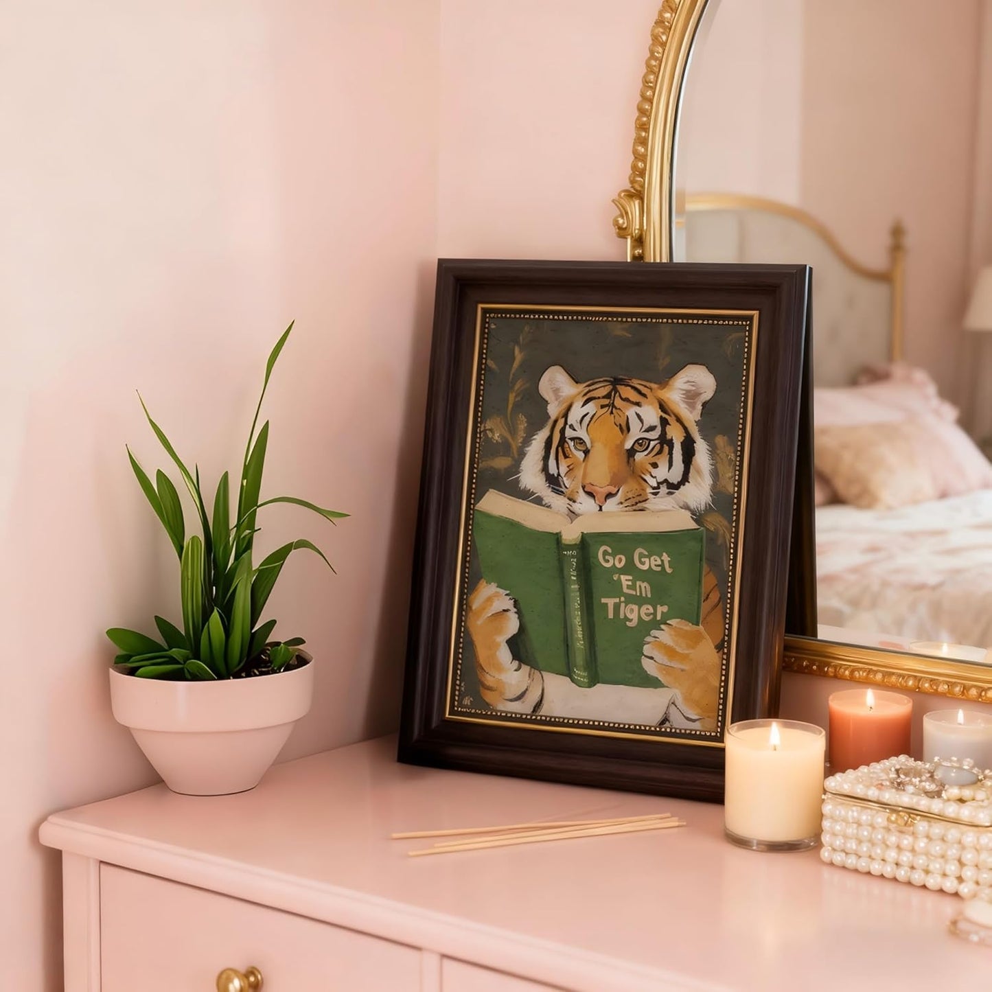 Vintage Framed Wall Art Motivational Tiger Go Get’Em Tiger Animal Reading Painting Picture Wall Decor Humorous Bookworm Poster Print Artwork for Library Office Or Study Home Decoration