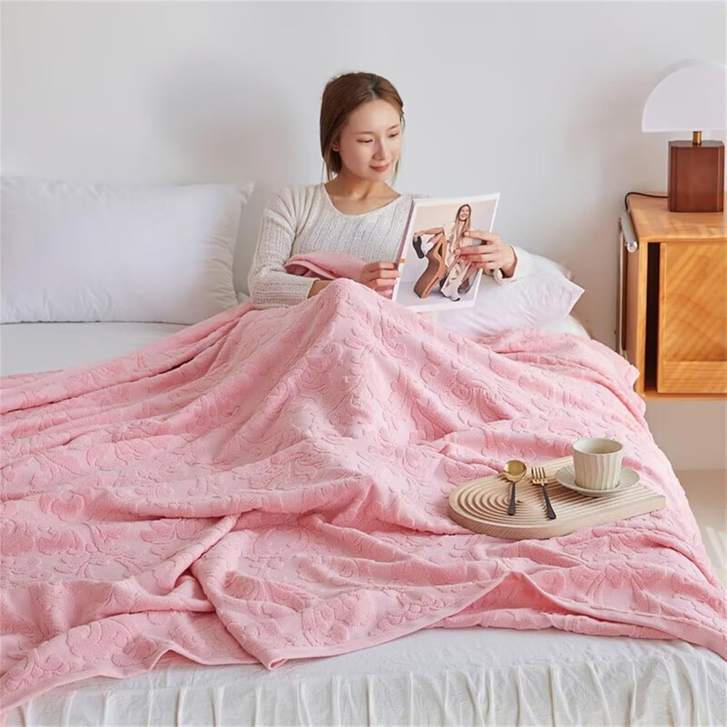 Solid Color Duvet Towel Blanket, Ultra Soft Comfy Cotton Carved Towel Blanket Keep Warm Durable Terry Terry Cloth for All Seasons Traveling or Camping Bedroom Decor(Pink,180x200cm/71x79inch)