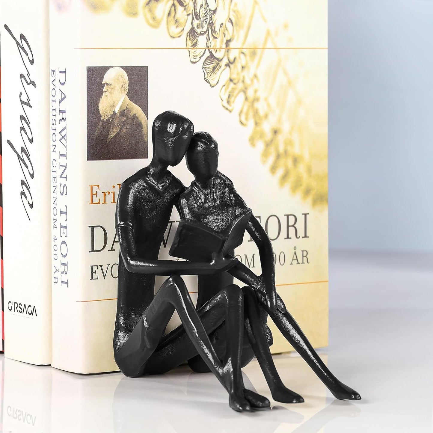 Gift for Wedding Anniversary | Romantic Reading Couple Bookshelf Décor | Couple Sculptures Statue Cast Iron Romantic Bookend | Reading Metal Figurine for Office Bookshelf
