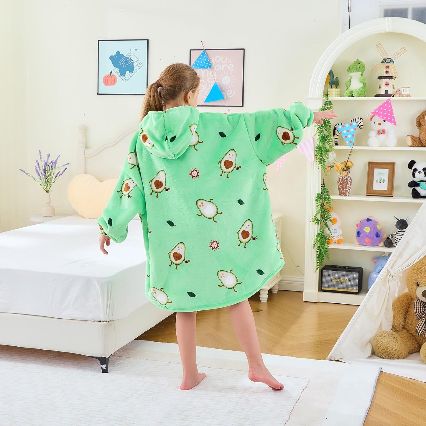 Moinlizy Wearable Blanket Hoodie for Kids 6-13Y, Oversized Thick Flannel Blanket Hooded with Pocket Sleeves
