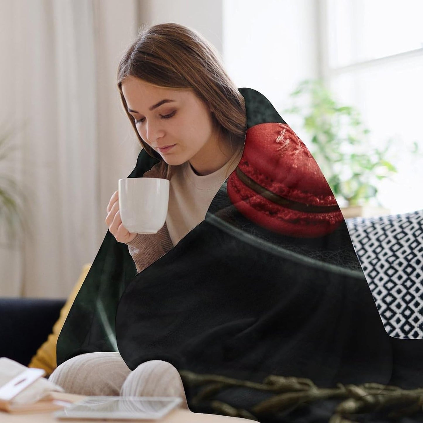 Macaroons on The Plate Throw Blanket for Couch Super Soft Warm Lightweight Throw Blankets Cozy Flannel Bed Blanket Cute Decorative Blankets for All Seasons Home Decor Gift 30"*40"（76 * 100cm）