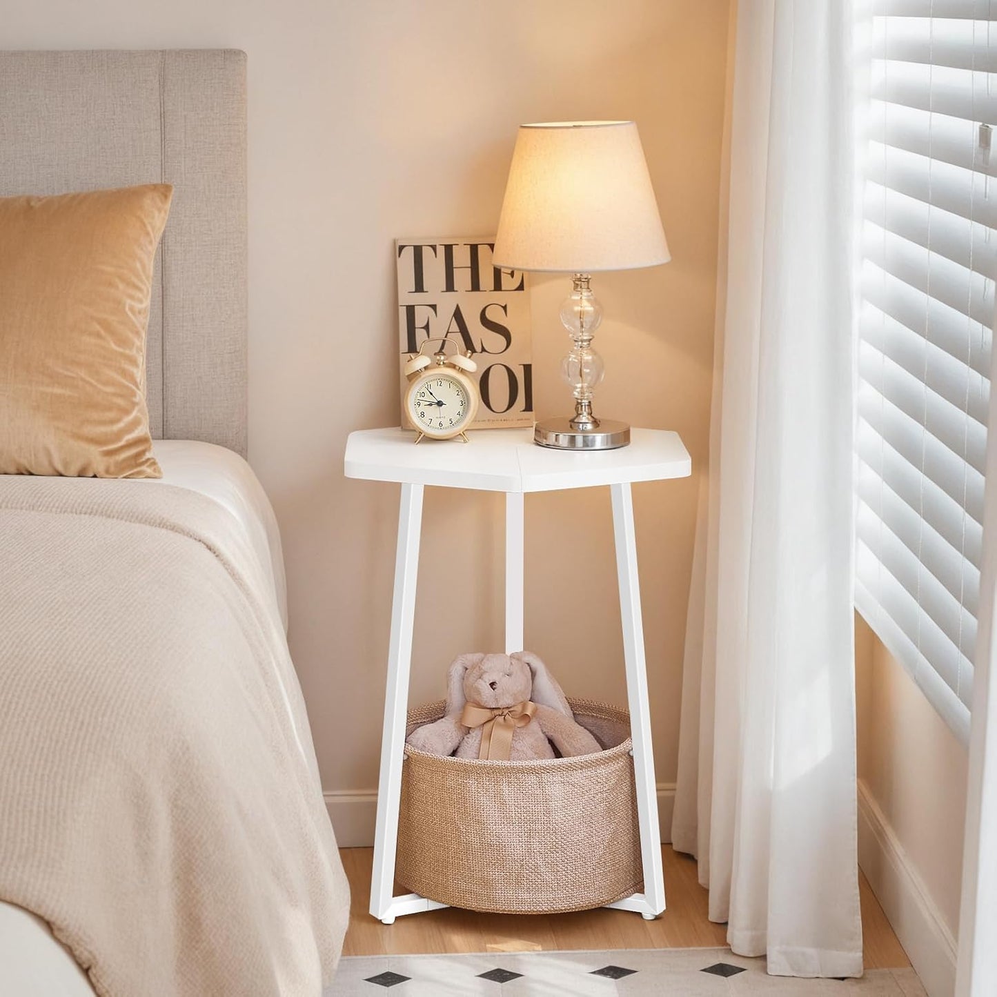 Small Side Table, Round End Table with Storage Basket, Modern Nightstand for Small Space, Hexagonal Bedside Table, Couch Side Table for Living Room, Bedroom, White ETWT9901