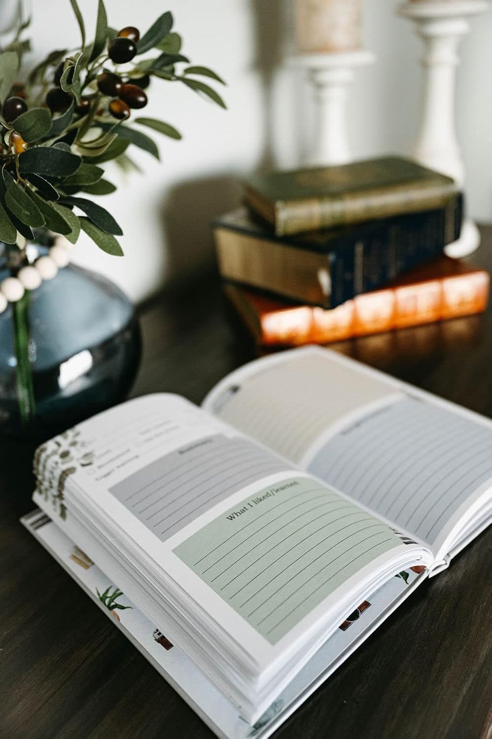 Reading Journal for 100 books | Book Journal | Book Lovers Gift | Book Journal for Book Lovers | Book Review Journal | Book Club Journal | Book Log | Reading Log Journal (Gray)