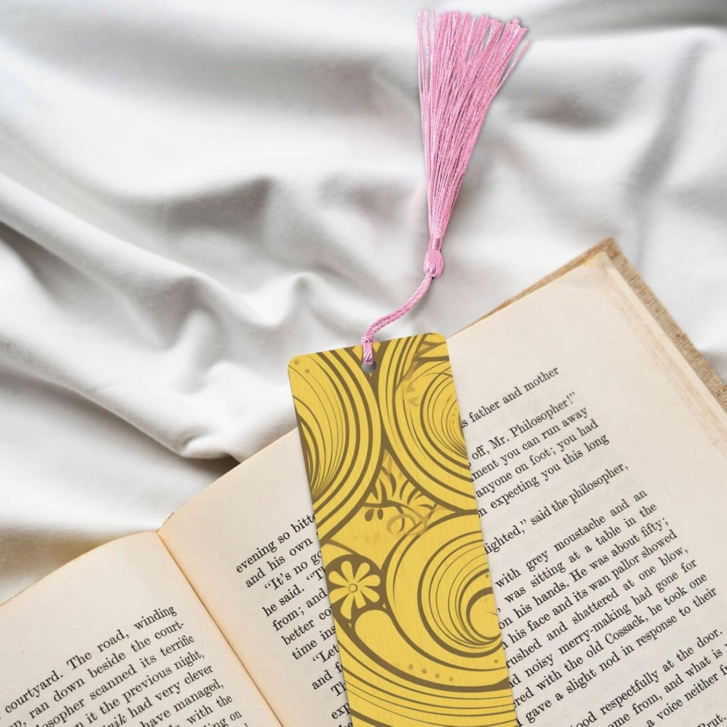 Yellow Line Pattern Bookmarks Gifts for Women Men, Wooden Bookmarks for Book Lovers, Vintage Book Marks Ornaments with Tassel, Unique Personalized Reading Page Markers Pink