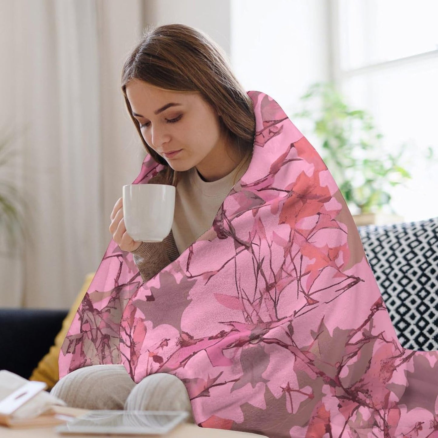 Pink Leaves Camo Blanket Super Soft Lightweight Throw Blanket Cute Cozy Warm Bed Blanket Decorative Fuzzy Blanket All-Season Home Decor Gift for Sofa Couch Living Room 50"*60"（130 * 150cm）