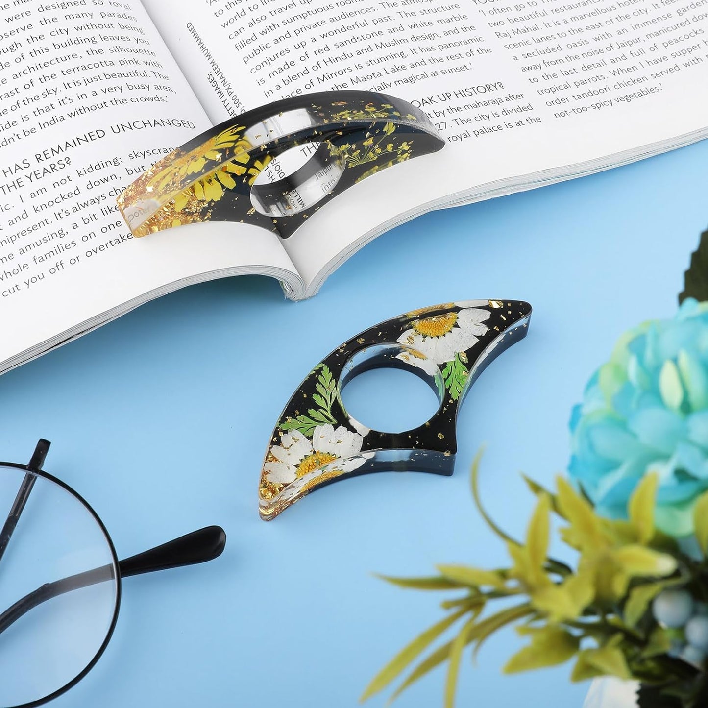 cobee Dried Flower Book Holder, 2 Pieces Handmade Thumb Book Page Holder Resin Reading Accessories Ring Book Opener Floral Bookmark for Teachers Book Lovers