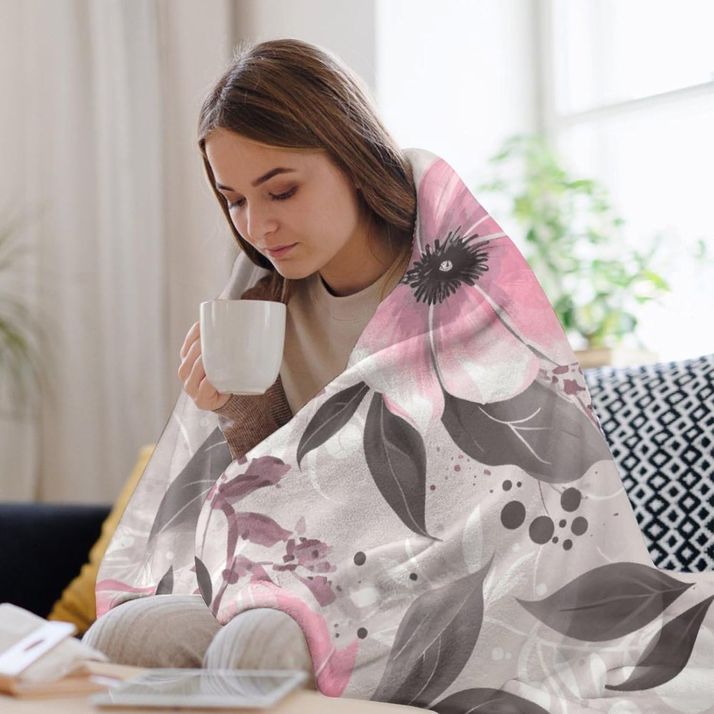 Pink Flowers And Leaves on Gray Blanket Super Soft Lightweight Throw Blanket Cute Cozy Warm Bed Blanket Decorative Fuzzy Blanket All-Season Home Decor Gift for Sofa Couch Living Room 50"*60"（130*150cm
