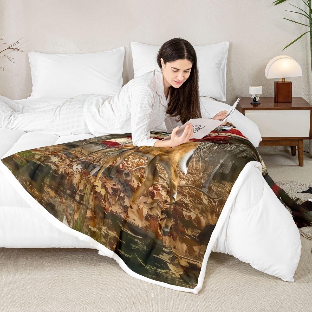 Feelyou Hunting Camo Deer Sherpa Throw Blanket for Couch American Flag Deer Super Soft Cozy Fleece Wildlife Animal Blanket for Winter, Plush Throw Camo Baby 30"x40" All Season
